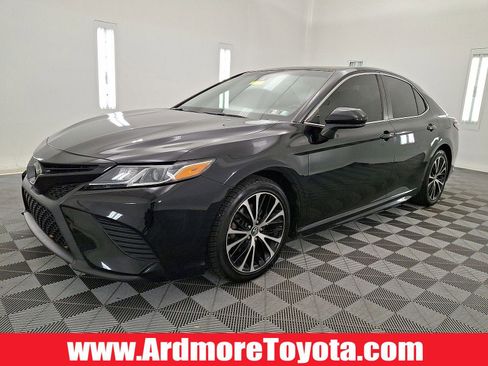 Used 2019 Toyota Camry SE image 1