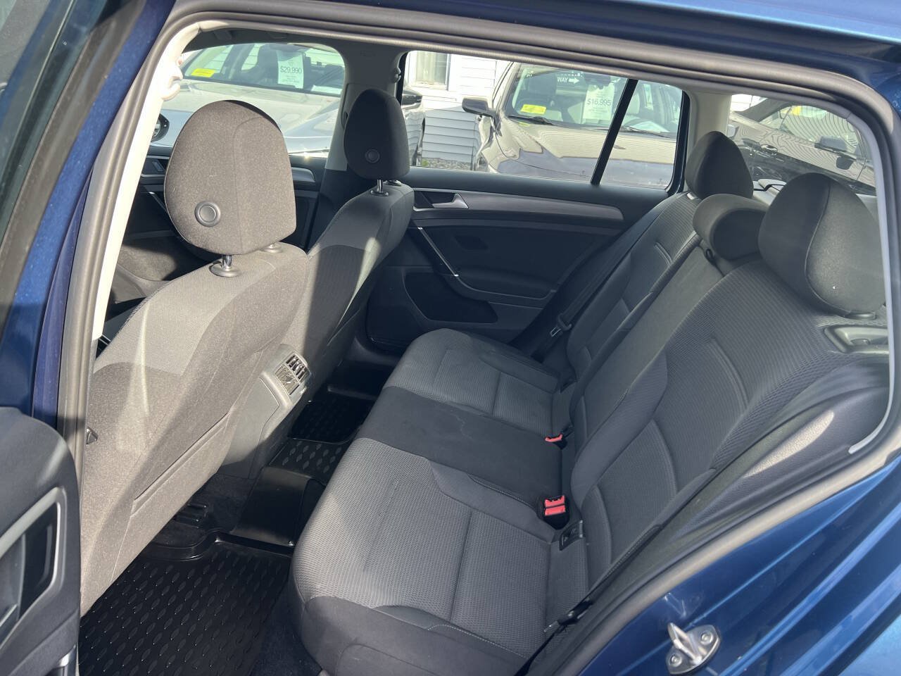 Used 2017 Volkswagen Golf S AWD/4WD image 18