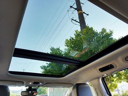 New 2023 Chrysler Pacifica Limited image 25