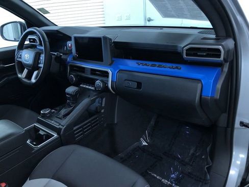 Used 2025 Toyota Tacoma TRD Off-Road image 17