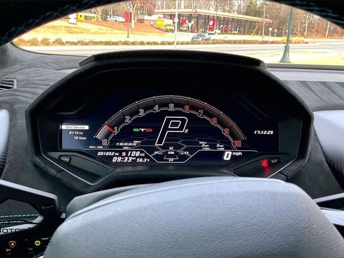 Used 2022 Lamborghini Huracan STO image 19