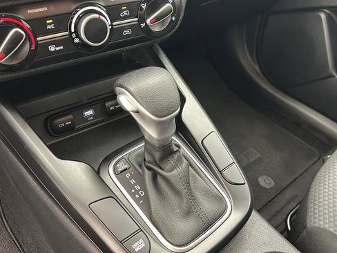 Used 2025 Kia Soul LX w/ LX Technology Package FWD image 21