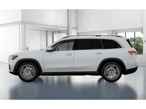 Used 2026 Mercedes-Benz GLS 450 4MATIC image 41