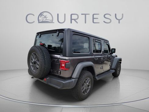 Used 2025 Jeep Wrangler Unlimited Sport AWD/4WD image 3