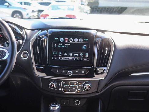 Used 2018 Chevrolet Traverse RS image 19