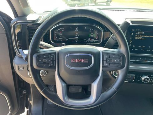 Used 2025 GMC Sierra 1500 SLT AWD/4WD image 19