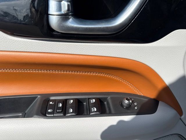 Used 2023 Jeep Compass Limited w/ Sun and Sound Group AWD/4WD image 15