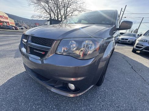 Used 2017 Dodge Grand Caravan GT image 3