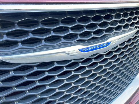 Used 2018 Chrysler 300 Touring image 16