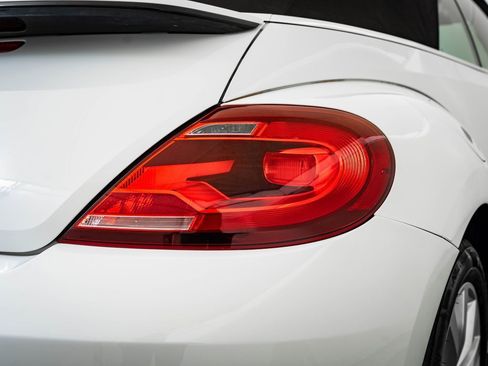 Used 2017 Volkswagen Beetle 1.8T S image 18