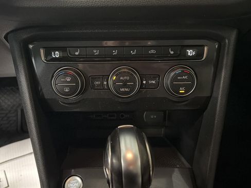 Used 2018 Volkswagen Tiguan SE image 22