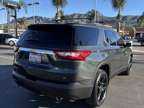 Used 2021 Chevrolet Traverse LT image 3