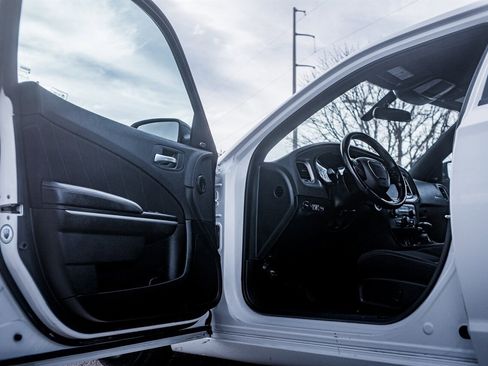 Used 2023 Dodge Charger SXT image 15