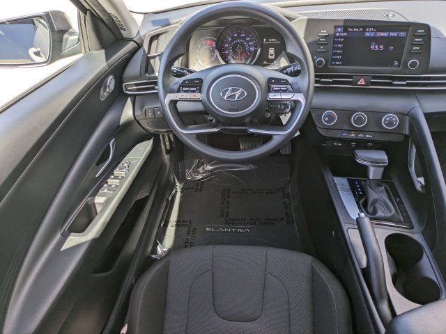 Used 2023 Hyundai Elantra SE FWD image 15