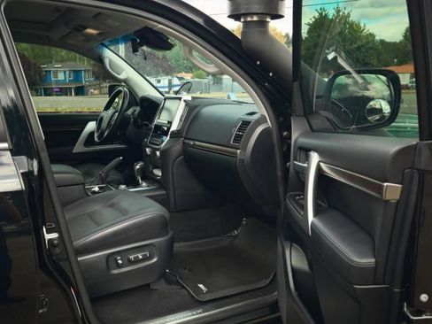Used 2019 Toyota Land Cruiser AWD/4WD image 32