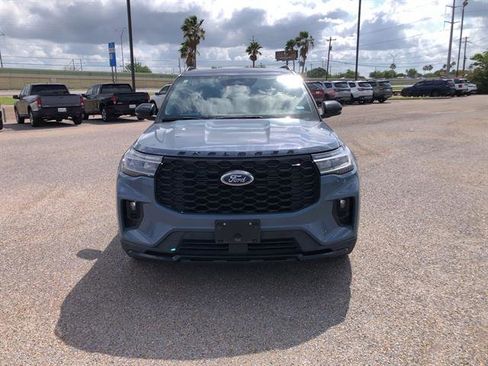 Used 2025 Ford Explorer ST image 2