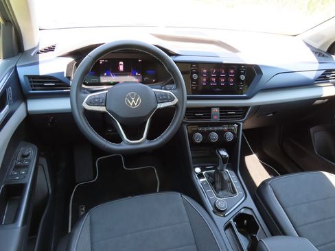 Used 2023 Volkswagen Taos SE w/ Panoramic Sunroof Package AWD/4WD image 4