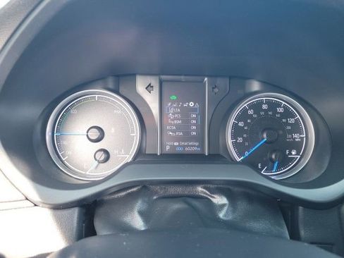 Certified 2021 Toyota Venza LE image 21