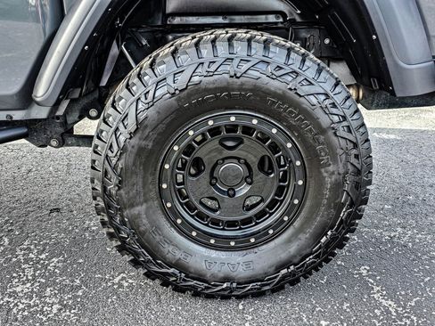 Used 2021 Jeep Gladiator Rubicon image 10