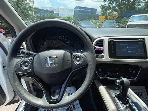 Used 2018 Honda HR-V EX image 11