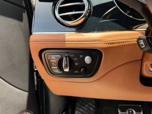 Used 2022 Bentley Bentayga AWD/4WD image 31