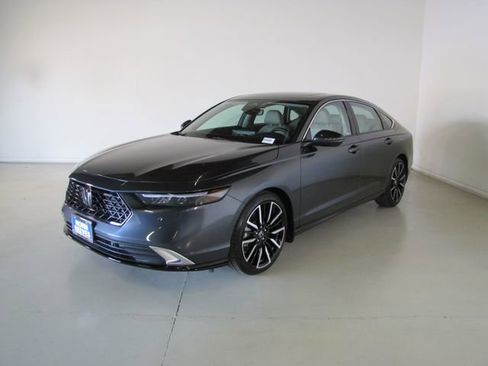 Used 2025 Honda Accord Touring image 1