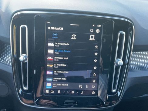 Used 2021 Volvo XC40 P8 Recharge w/ Advanced Package image 28