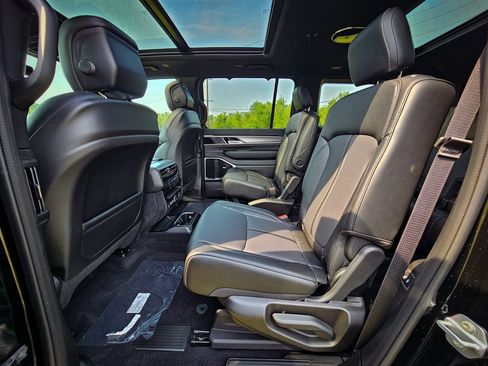 New 2026 Jeep Grand Wagoneer Limited AWD/4WD image 38