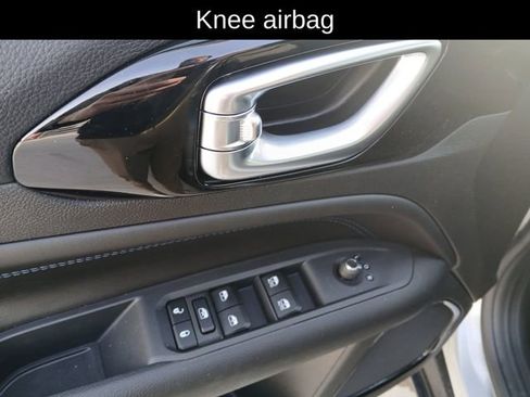 New 2026 Jeep Compass Latitude image 13