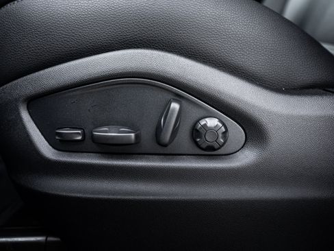 Certified 2026 Porsche Cayenne AWD/4WD image 19