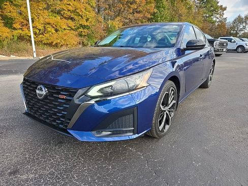 Used 2024 Nissan Altima 2.5 SR w/ SR Premium Package image 3