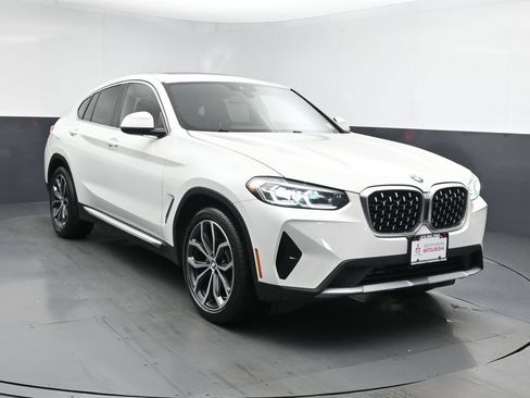 Used 2022 BMW X4 xDrive30i AWD/4WD image 2