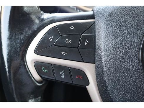 Used 2015 Jeep Cherokee Latitude w/ Cold Weather Group AWD/4WD image 11
