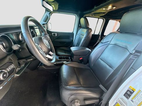 Used 2022 Jeep Wrangler Unlimited Rubicon 4xe w/ Cold Weather Group AWD/4WD image 23