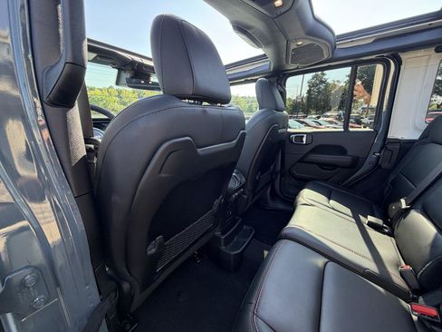 Used 2025 Jeep Wrangler Unlimited Rubicon AWD/4WD image 36