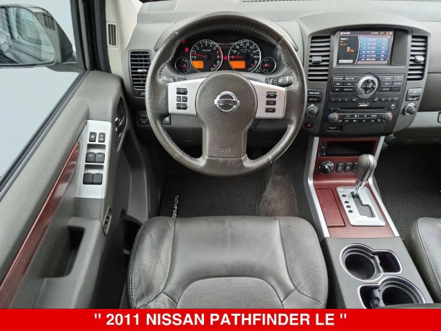 Used 2011 Nissan Pathfinder LE AWD/4WD image 31