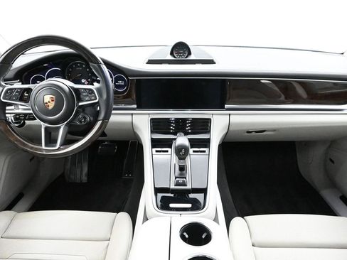 Used 2020 Porsche Panamera GTS image 11