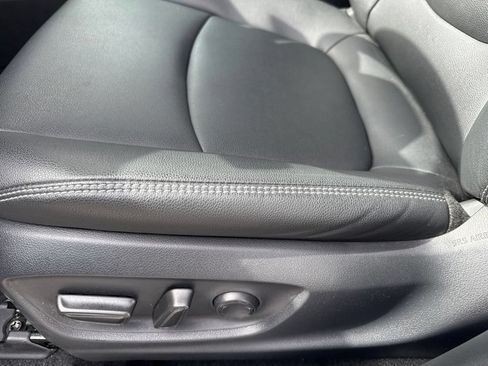 Used 2024 Toyota Corolla Cross XLE w/ Convenience Package FWD image 17