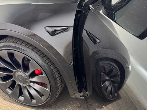 Used 2023 Tesla Model Y Long Range AWD/4WD image 28