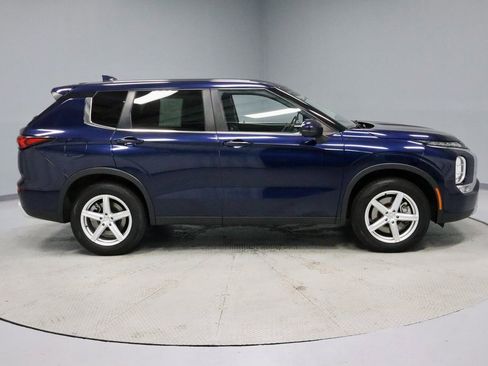 Used 2022 Mitsubishi Outlander SE image 13