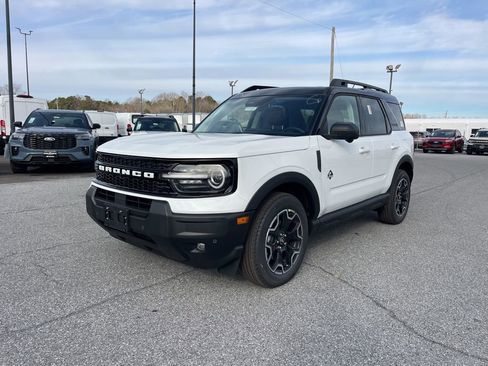 New 2025 Ford Bronco Sport Outer Banks w/ Outer Banks Tech Package+ AWD/4WD image 1