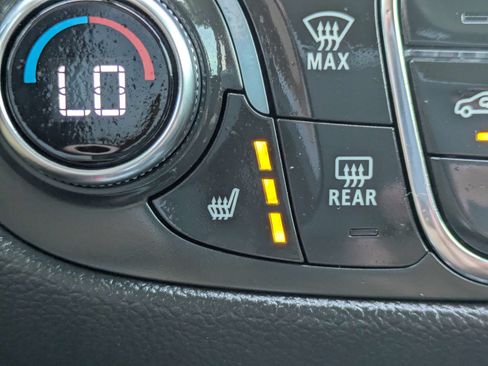 Used 2021 Chevrolet Equinox LT FWD image 25