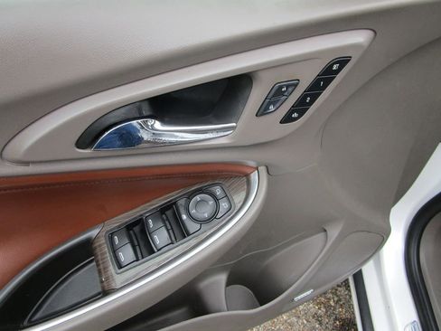 Used 2016 Chevrolet Malibu Premier w/ Driver Confidence Package II FWD image 24