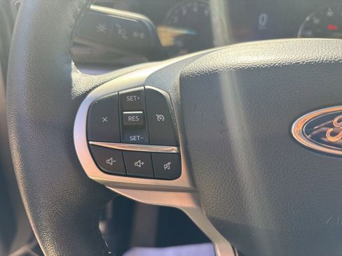Used 2024 Ford Explorer XLT image 23