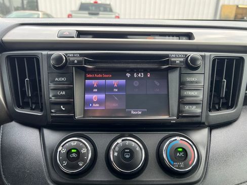 Used 2018 Toyota RAV4 LE w/ All Weather Liner Package image 21