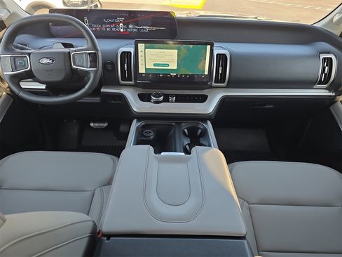 New 2025 Ford Expedition Active image 7