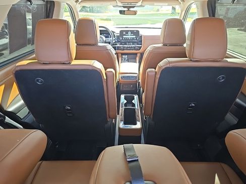 Used 2024 Nissan Pathfinder Platinum image 33