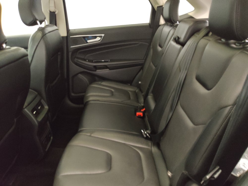 Used 2018 Ford Edge Titanium w/ Equipment Group 301A AWD/4WD image 18