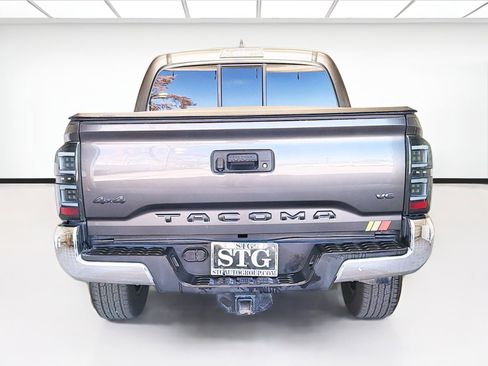 Used 2017 Toyota Tacoma SR5 w/ Tow Package image 5