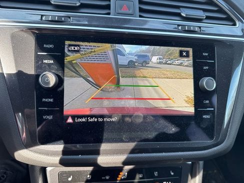 Used 2024 Volkswagen Tiguan SEL R-Line image 9